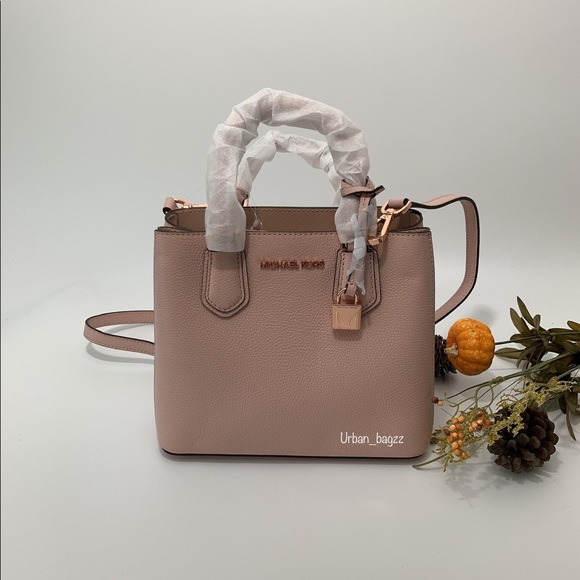 Michael Kors Adele Medium Messenger - Picture 6 of 10